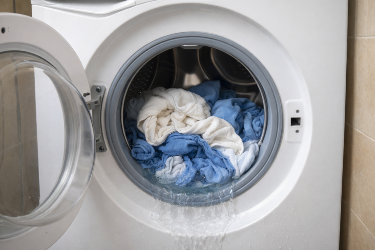 Стиральная машина не сливает воду и не отжимает: причины и решения